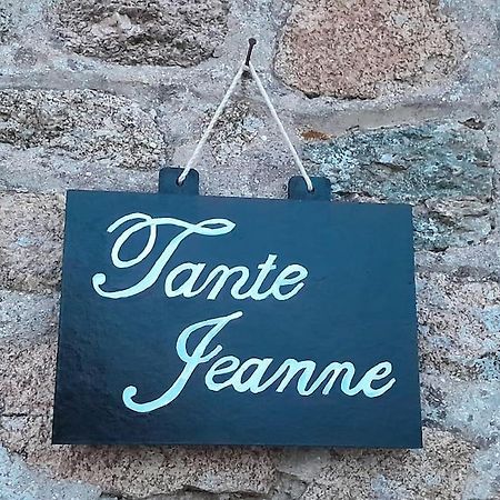 Gite Tante Jeanne Réville Exterior photo